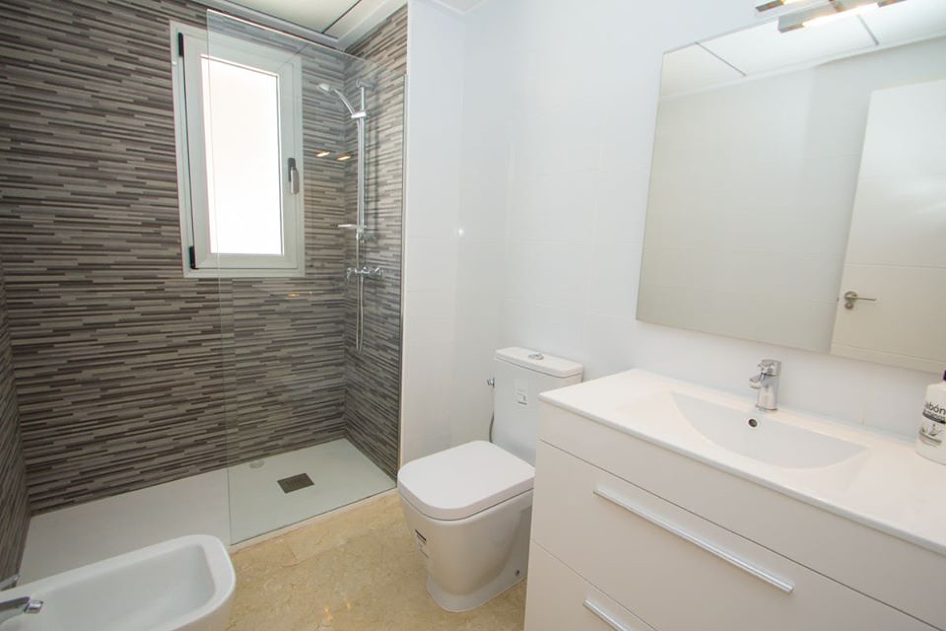 Nowy budynek - ground-floor - Res. Las Filipinas