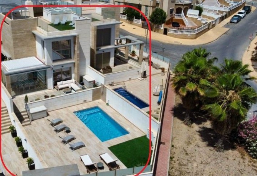 Перепродажа - Villa - Orihuela Costa