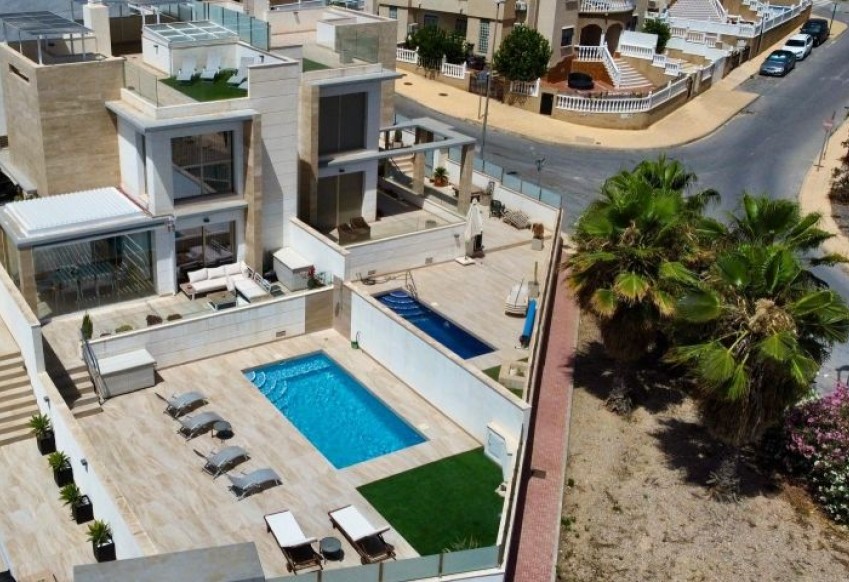 Перепродажа - Villa - Orihuela Costa