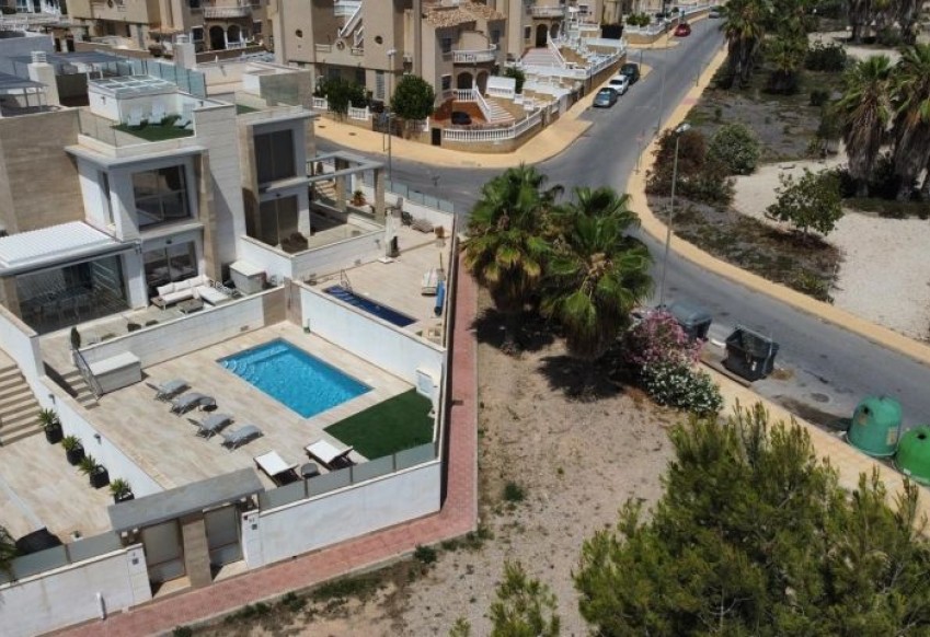 Перепродажа - Villa - Orihuela Costa