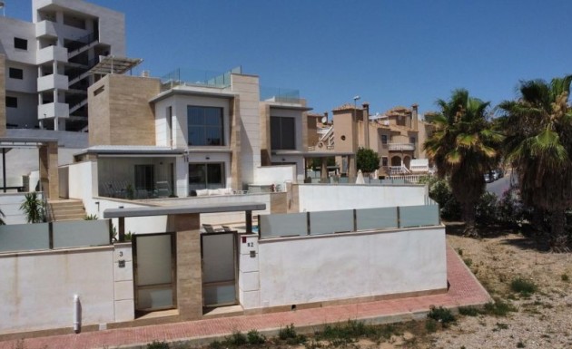 Перепродажа - Villa - Orihuela Costa