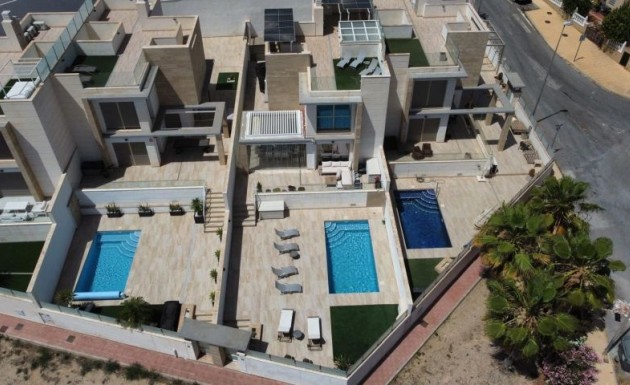 Перепродажа - Villa - Orihuela Costa