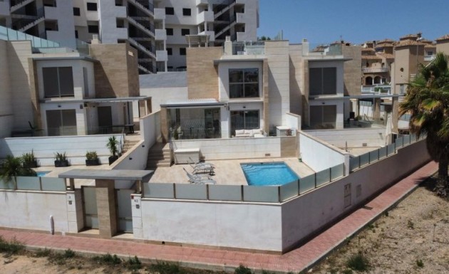 Перепродажа - Villa - Orihuela Costa